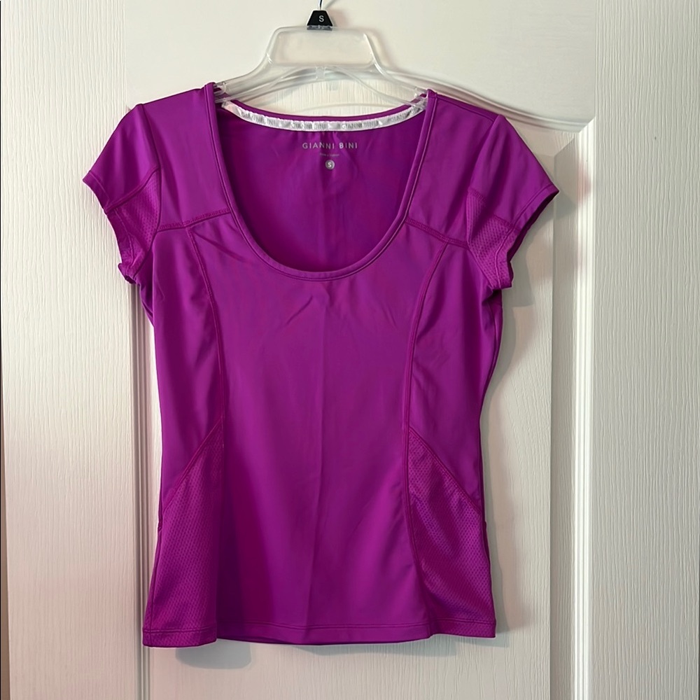 Gianni Bini Active Purple Fitted Cap Sleeve Top  EUC